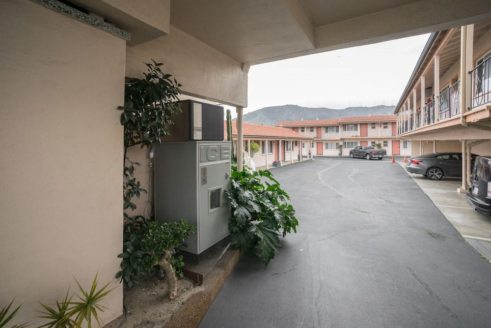 El Camino Motel