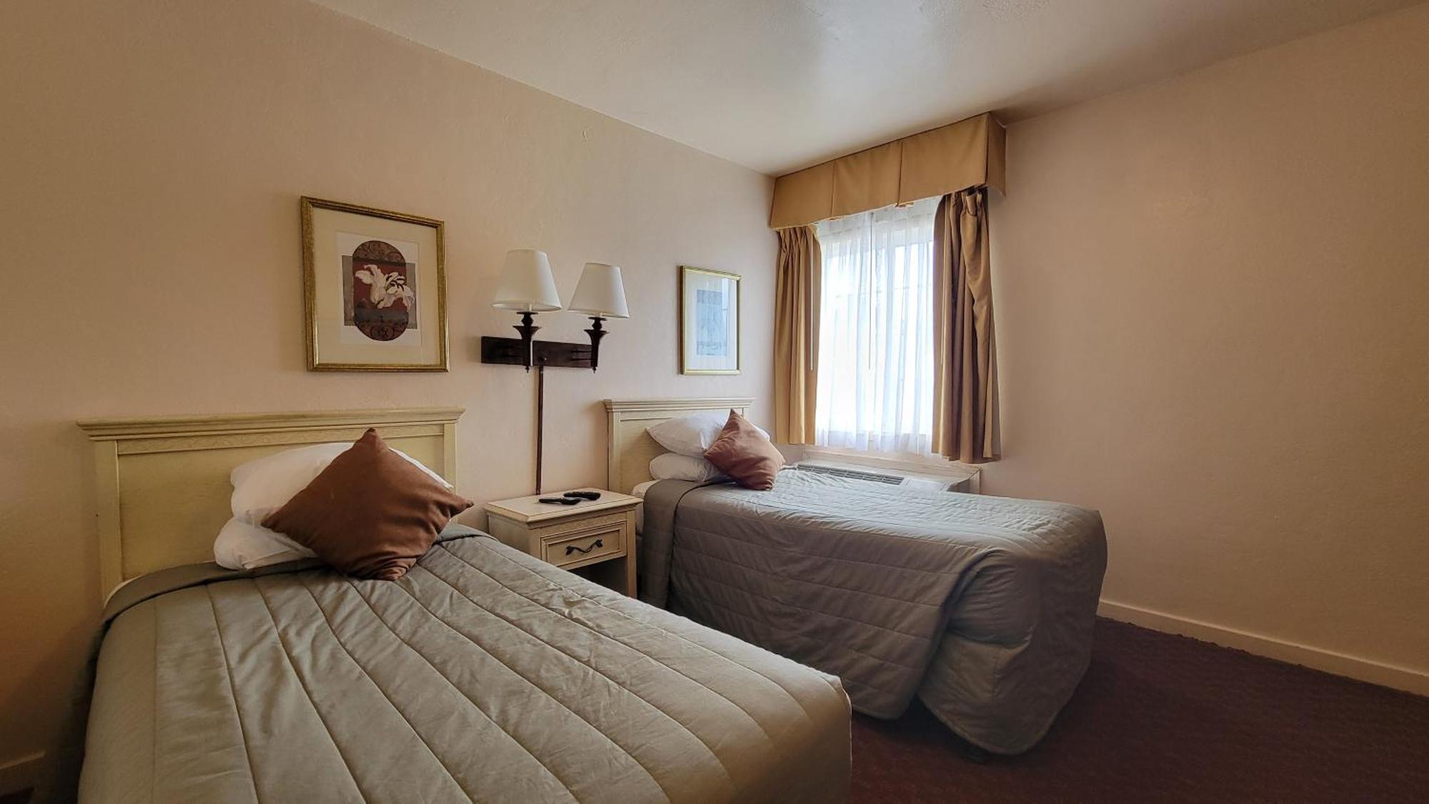 El Camino Motel 2*