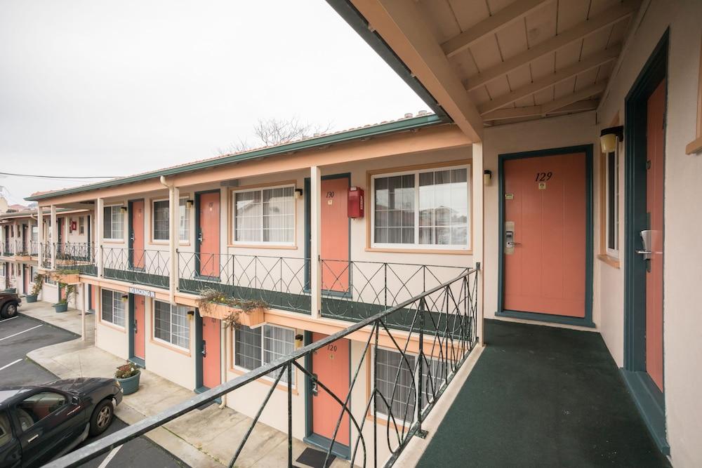El Camino Motel