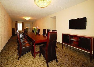El Camino Motel 2*
